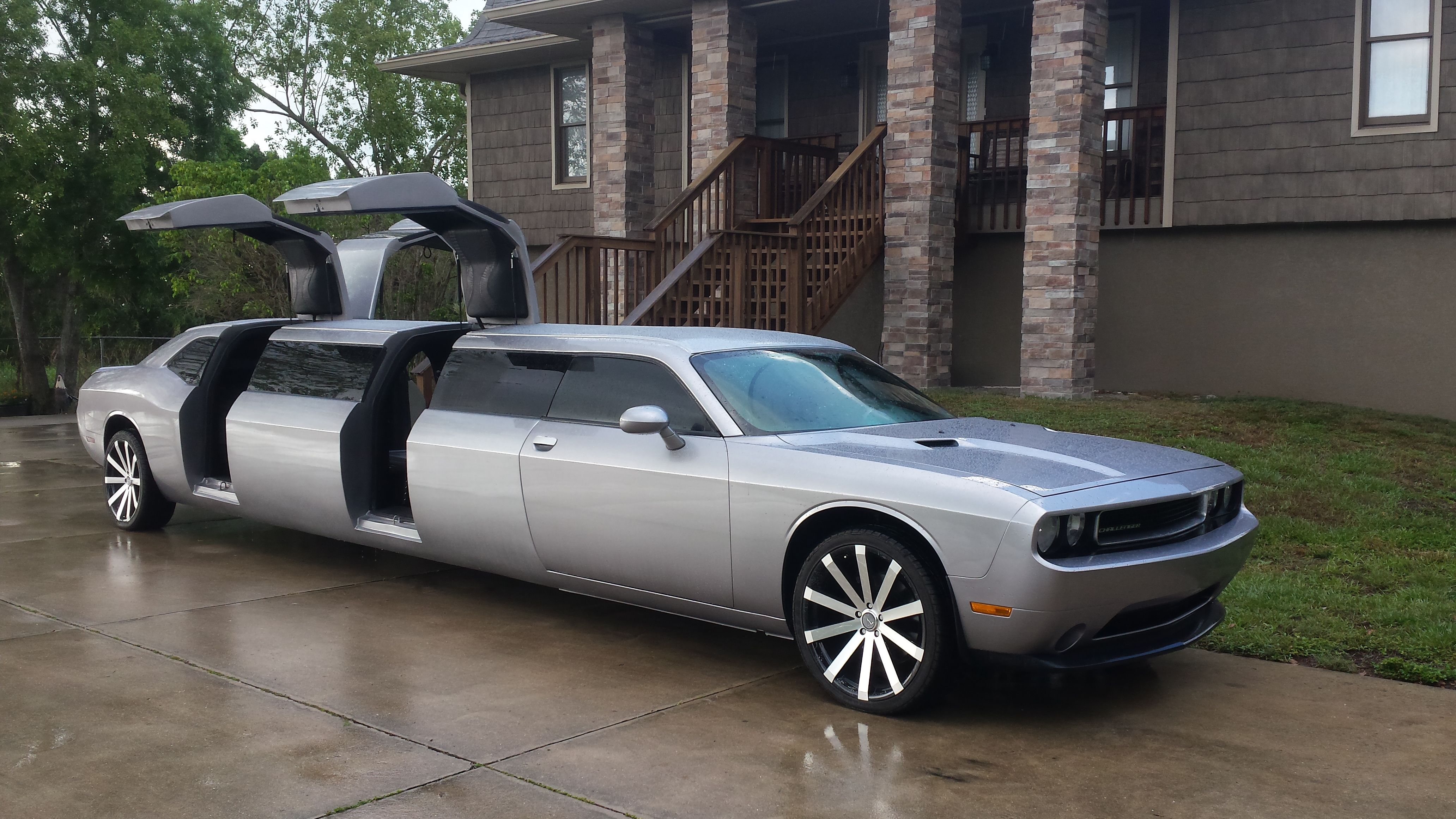 Challenger-Limo-4.jpg?q=50&fit=crop&w=74