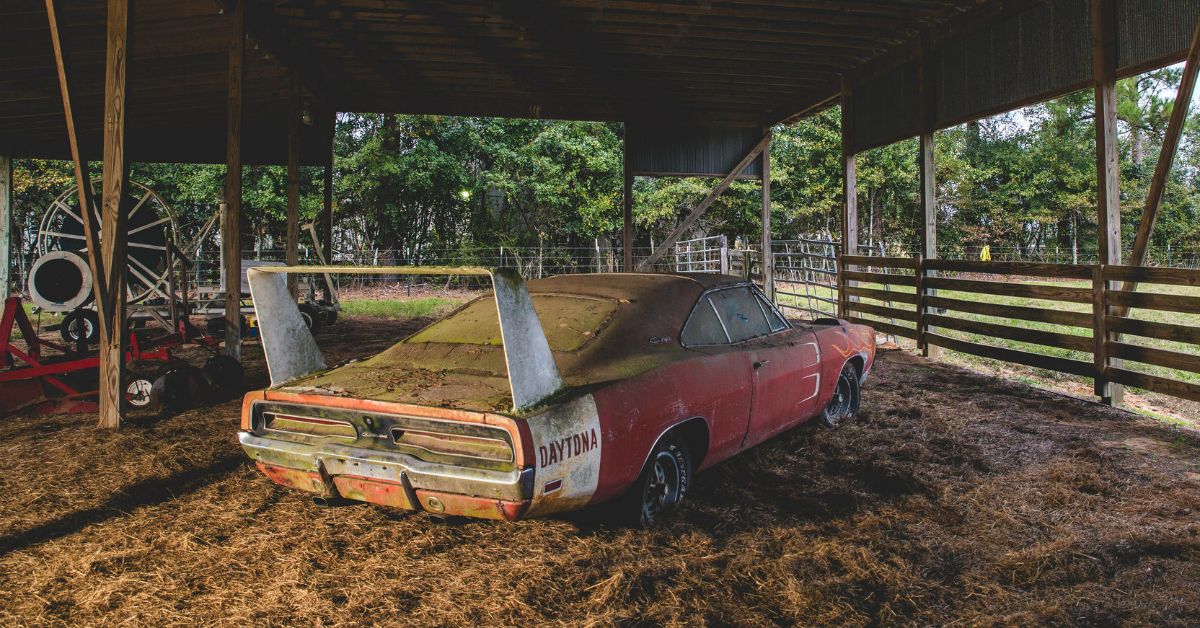 15 Vintage Cars That People Found In Barns | HotCars