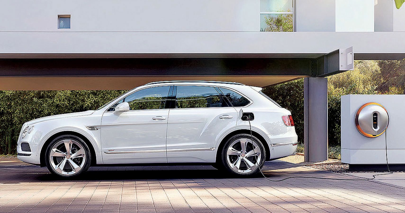 Bentley Bentayga Hybrid Gets Lower MPG Than Non-Hybrid | HotCars