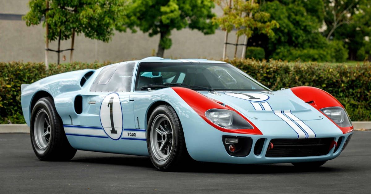 Here Are The 5 Best Looking Supercars Ever Made (5 That Look Ridiculous)