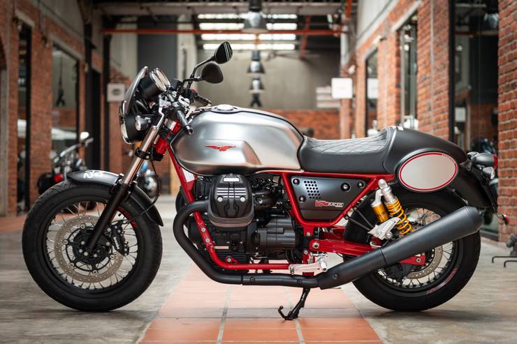 21 Moto Guzzi V7 Here S What We Re Expecting Hotcars