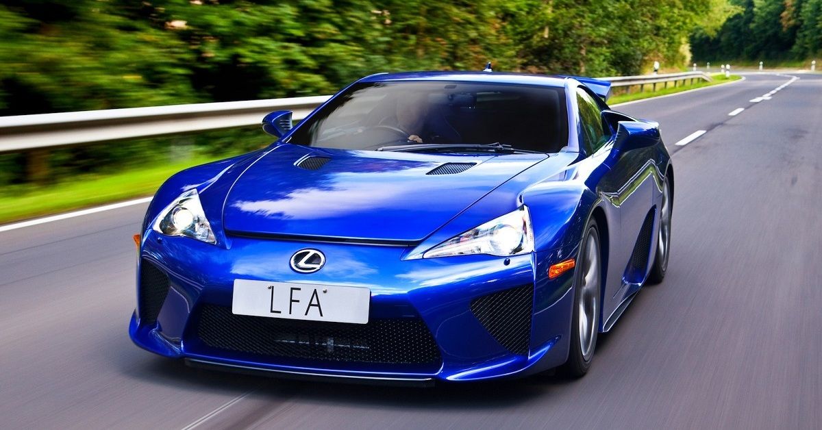 Lexus LFA сбоку синий